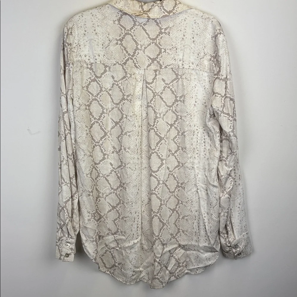 Bella Dahl Beige Snake Print Soft Button Down Shirt Size small - Picture 7 of 9